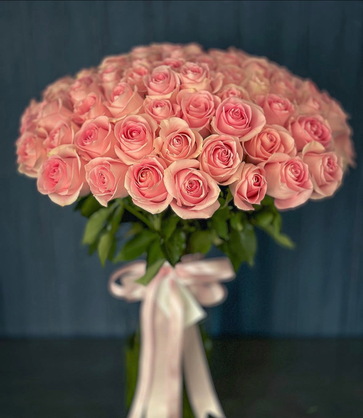 Luxurious 100 roses